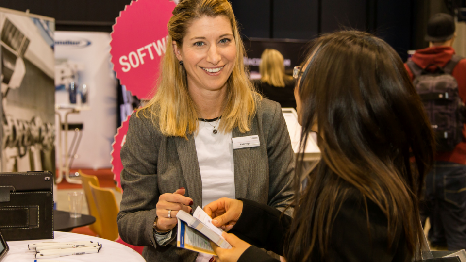 Jobmesse-ZWIK-Kontakt-Gespräch.png